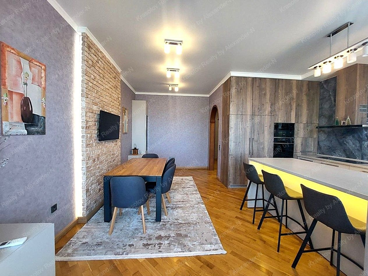 продажа многокомнатной квартиры номер A-174795 в Приморском районе, фото номер 32